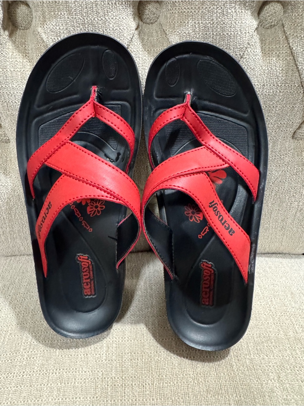 AEROSOFT Black and Red Crisscross Strap Sandals woman’s 37 6.5